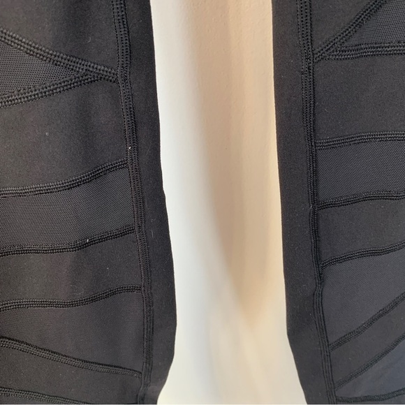Lululemon Wunder Under Leggings with Tech Mesh 28” Size 6 - Picture 5 of 8